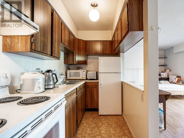 3725 Renfrew Street, Vancouver, BC, V5M 3L7 - 7