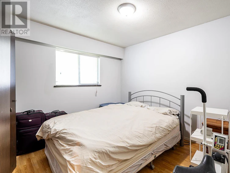 3725 Renfrew Street, Vancouver, BC, V5M 3L7 - 9