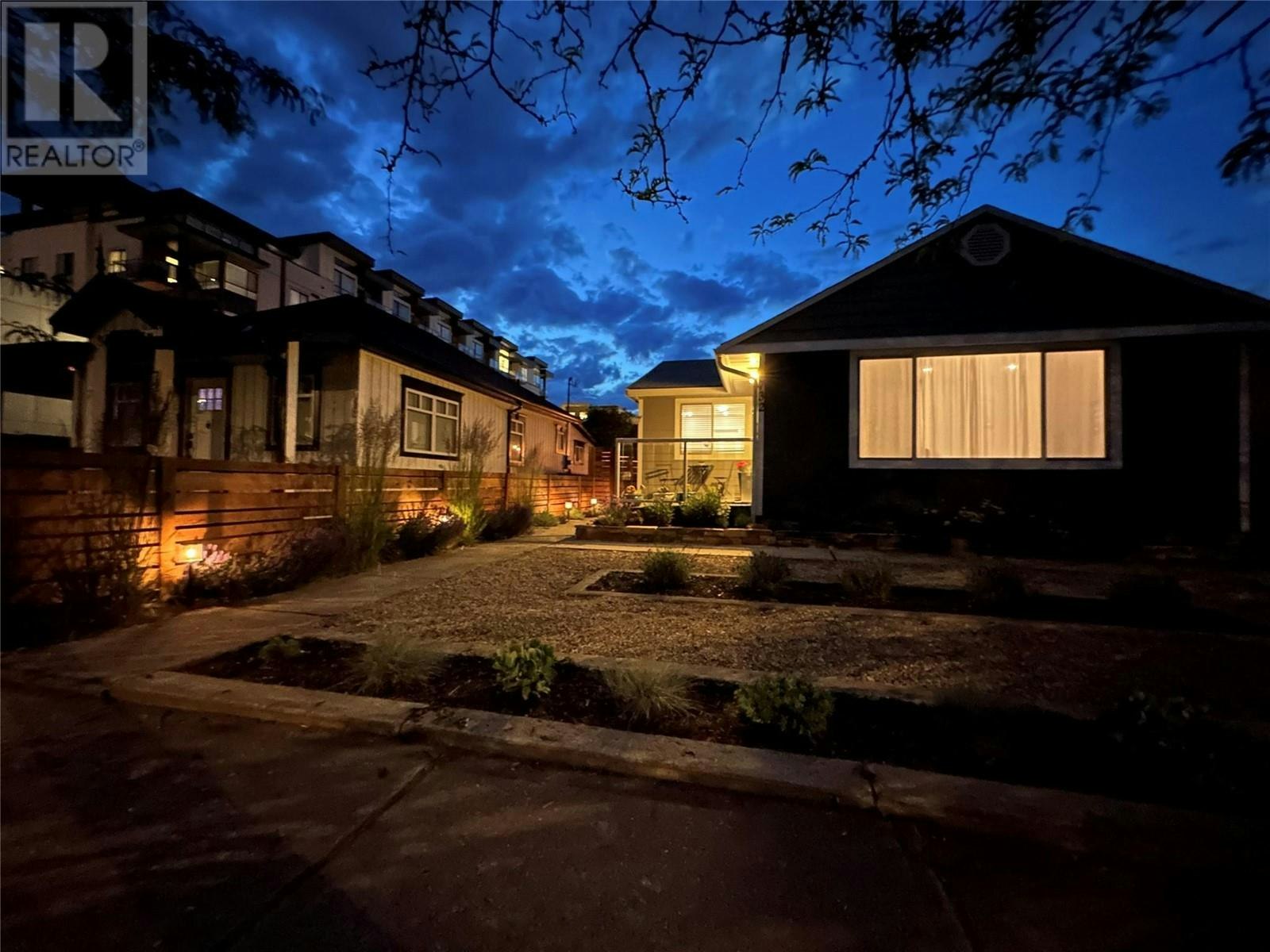 732 Coronation Avenue, Kelowna, BC, V1Y 7A3 - 38