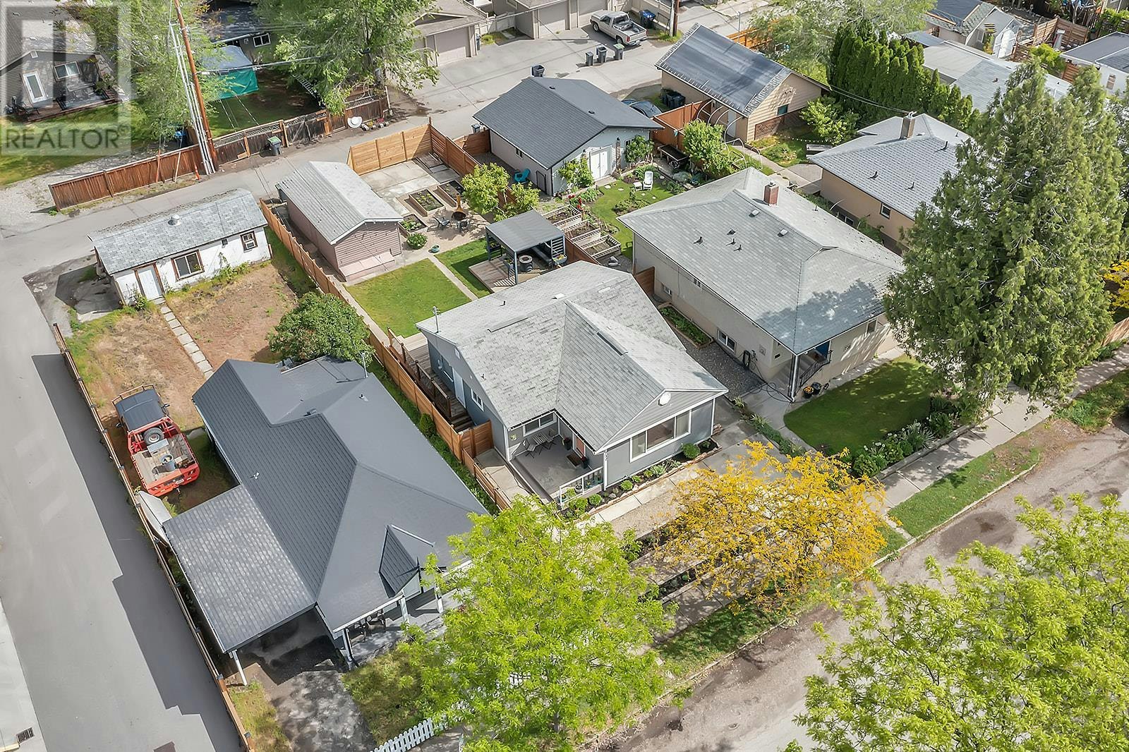 732 Coronation Avenue, Kelowna, BC, V1Y 7A3 - 3