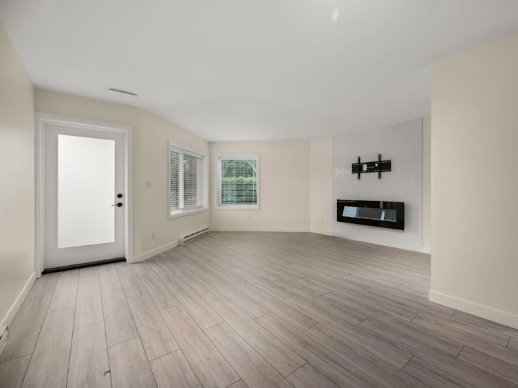 1-15971 Marine, Surrey, BC, V4B 1G1 - 2