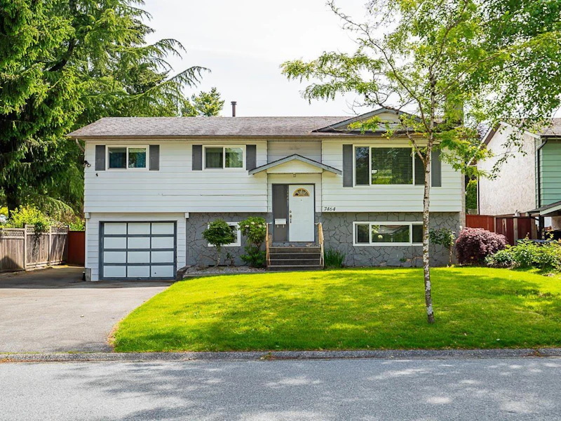 7464 141a Street, Surrey BC V3W 7L5