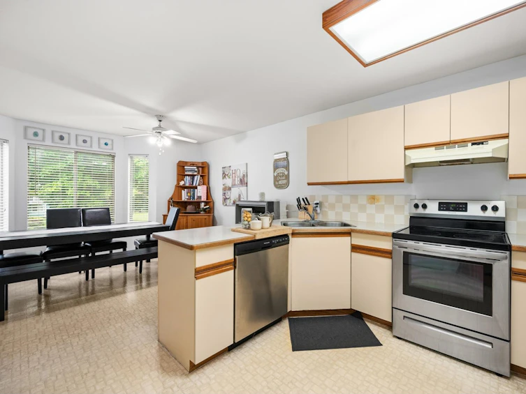 41-8280 121a, Surrey, BC, V3W 0G8 - 8