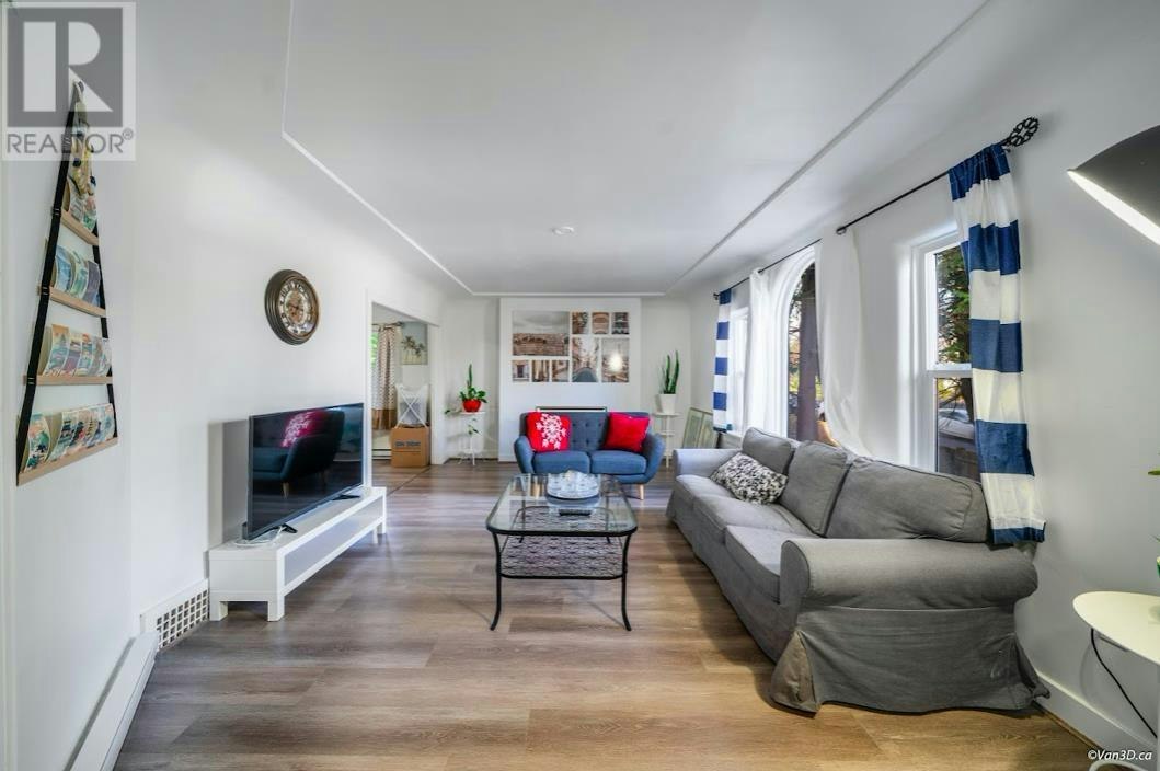 3694 West 16th Avenue, Vancouver, BC, V6R 3C4