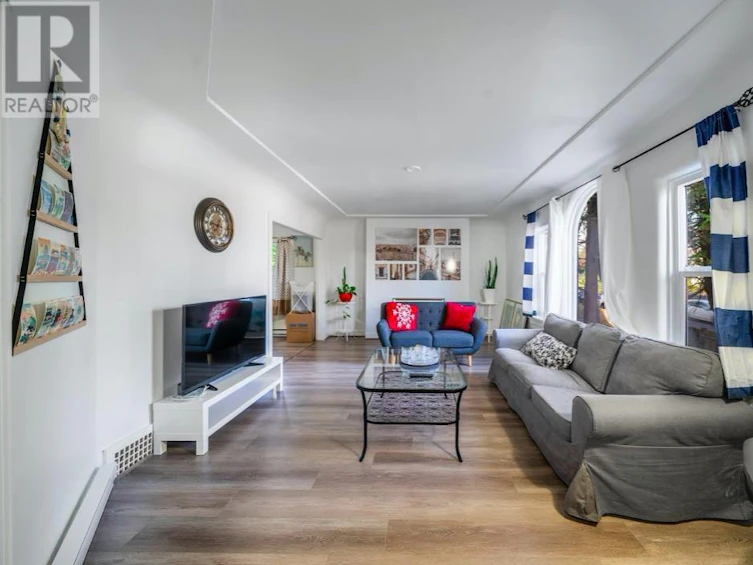 3694 West 16th Avenue, Vancouver, BC, V6R 3C4