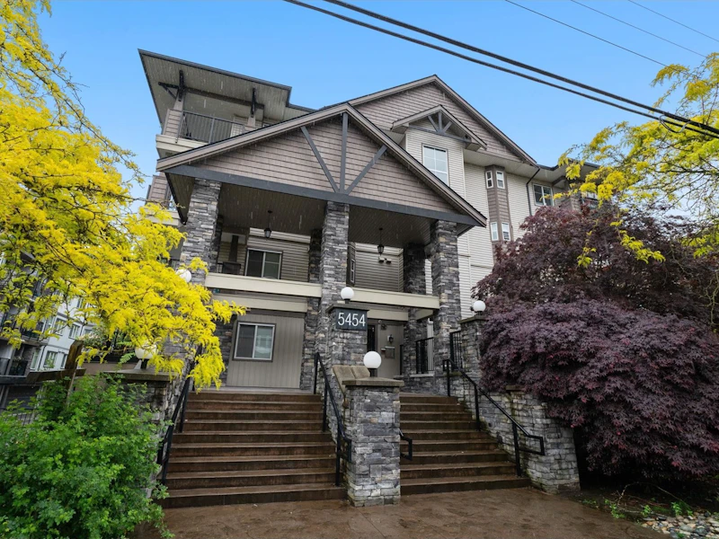 304 - 5454 198th Street, Langley BC V3A 1G2