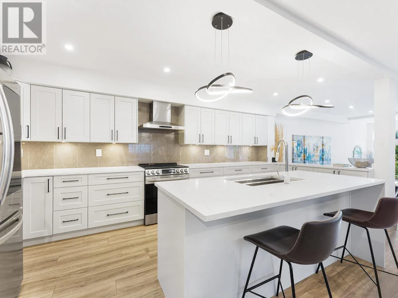 6343 Chatham Street, West Vancouver BC V7W 2E1