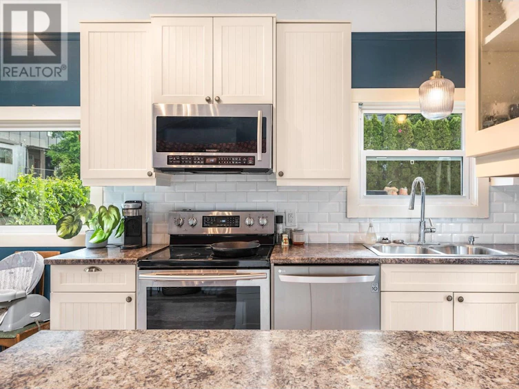 2501 35 Avenue, Vernon, BC, V1T 2S6 - 3