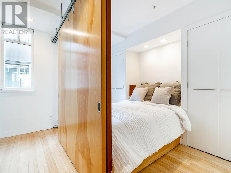 401-1072 Hamilton Street, Vancouver, BC, V6B 2R9 - 12