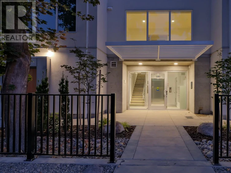 102-4071 Lakeshore Road, Kelowna, BC, V1W 1V7 - 2