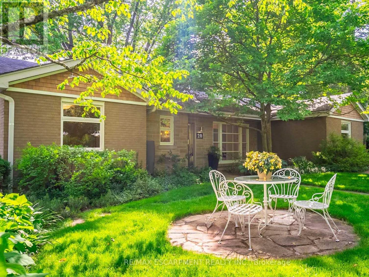 20 Woodward Avenue, Hamilton, ON, L9H 4J5