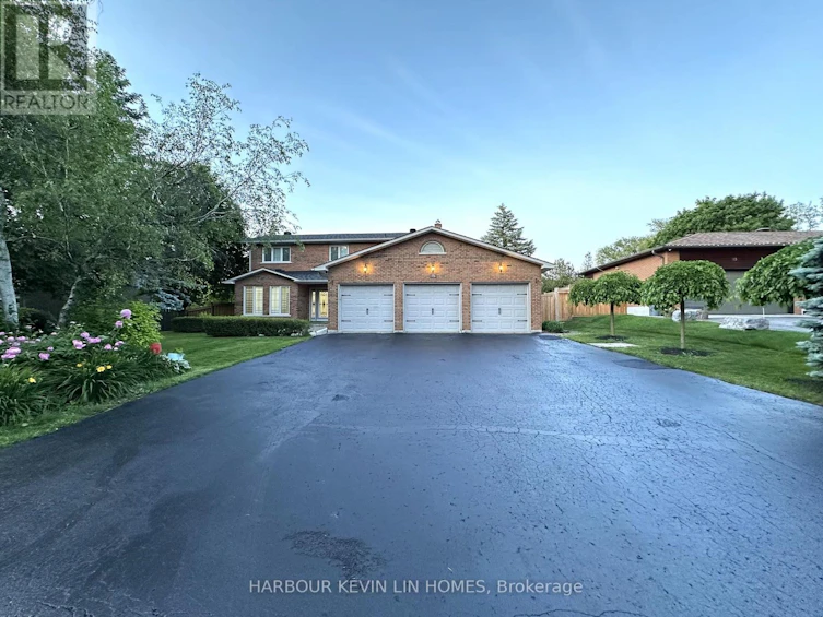 15 Rosegarden Crescent, Richmond Hill, ON, L4E 2P3