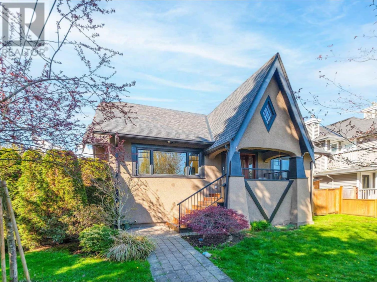 302 East 12th Street, North Vancouver, BC, V7L 2J9