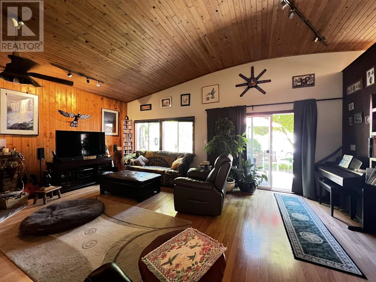 283 Cochrane Road, Gibsons, BC, V0N 1V8 - 6