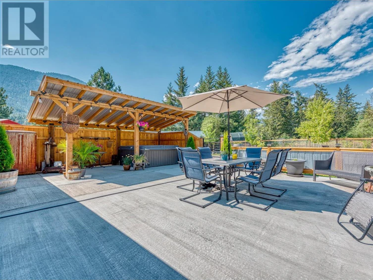 4446 Cedar Hill Road, Falkland, BC, V0E 1W1 - 11