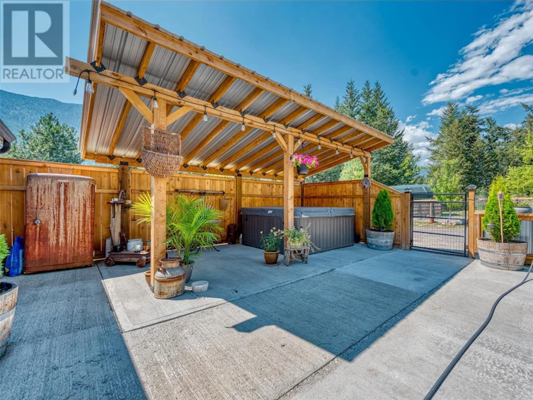 4446 Cedar Hill Road, Falkland, BC, V0E 1W1 - 6