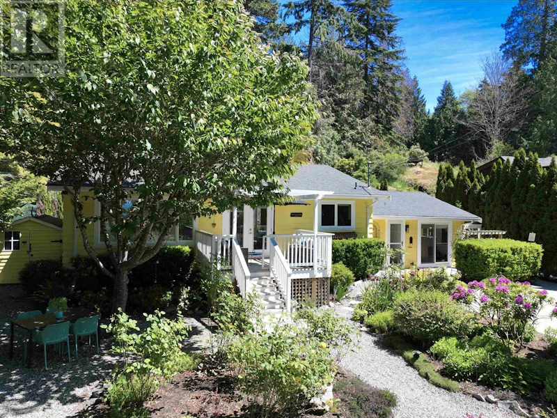 8594 Redrooffs Road, Halfmoon Bay BC