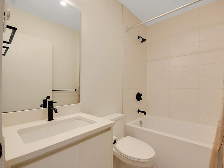 411-8496 120, Delta, BC, V3W 3N5 - 5