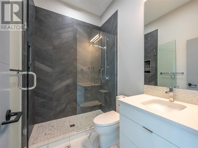 1112 Syer Road, Penticton, BC, V2A 9G4 - 54
