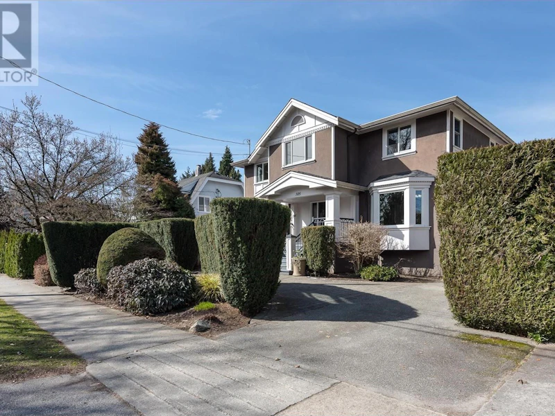 305 Sixth Avenue, New Westminster BC V3L 1T7