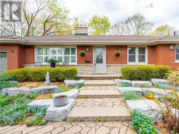 39 Maple Avenue, Hamilton, ON, L9H 4W5