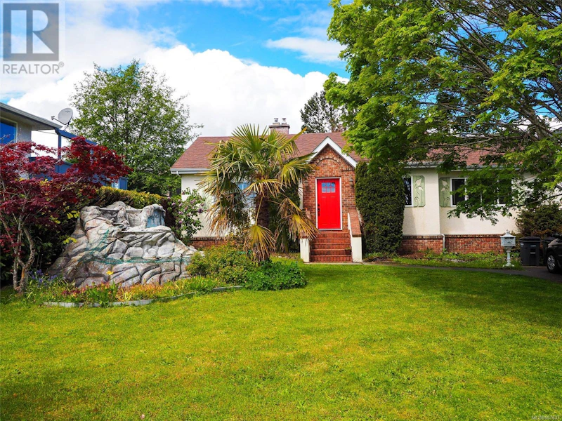 3274 Irma Street, Saanich BC V8Z 3R8