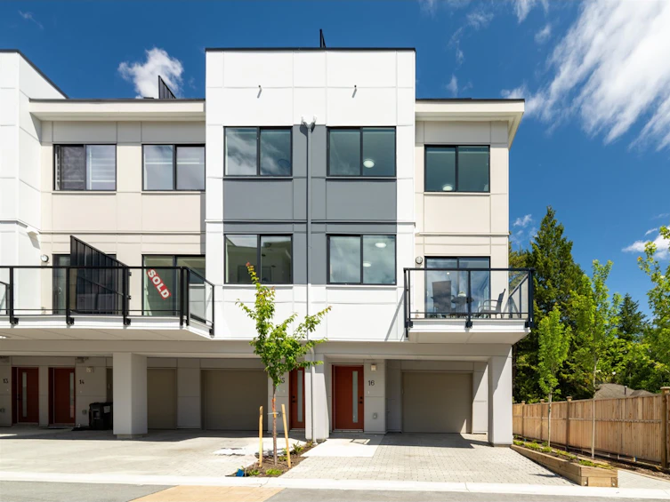 25-13895 64, Surrey, BC, V3W 1Y7 - 2