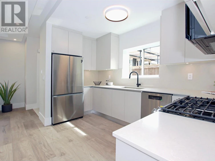 2390 East 38 Street, Vancouver, BC, V5R 2T7 - 3