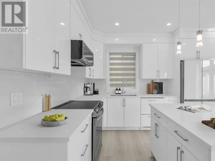 2946 East 3rd Avenue, Vancouver, BC, V5M 1H8 - 5