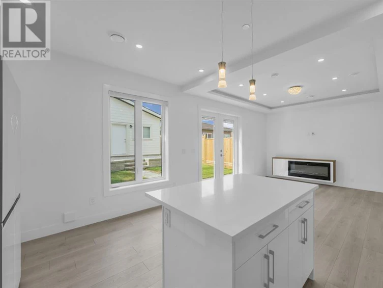 2946 East 3rd Avenue, Vancouver, BC, V5M 1H8 - 8