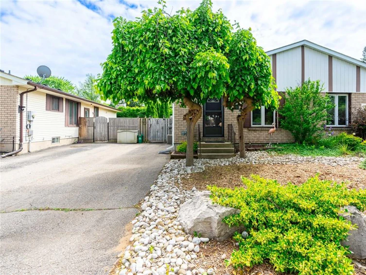 16 Debby Crescent, Brantford, ON, N3R 7A4