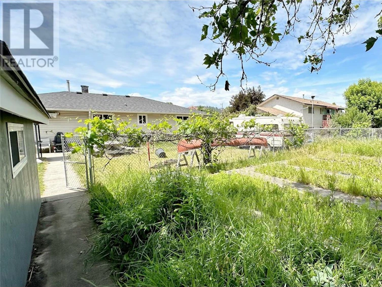 255 Gerstmar Road, Kelowna, BC, V1X 4A6 - 23