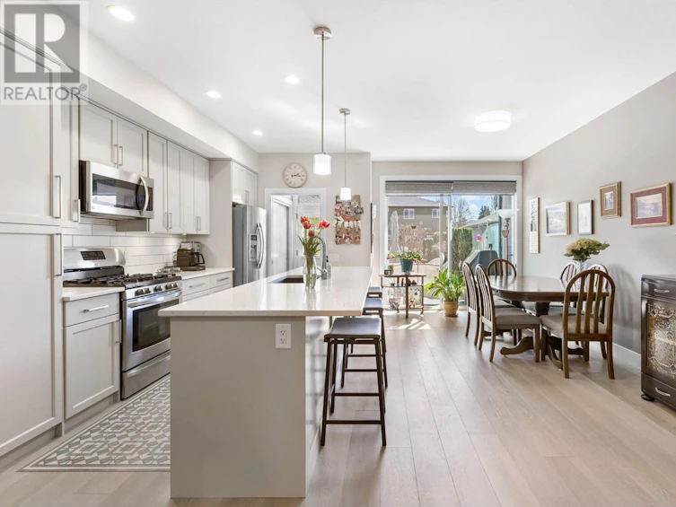 987 Laurier Avenue, Kelowna, BC, V1Y 6A9 - 14