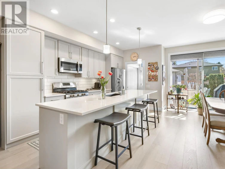 987 Laurier Avenue, Kelowna, BC, V1Y 6A9 - 15