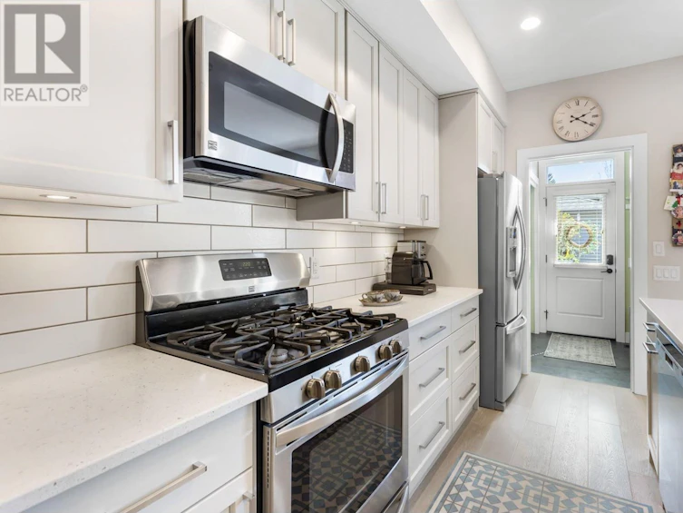 987 Laurier Avenue, Kelowna, BC, V1Y 6A9 - 22