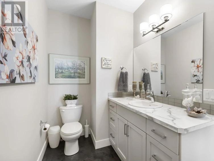 987 Laurier Avenue, Kelowna, BC, V1Y 6A9 - 31