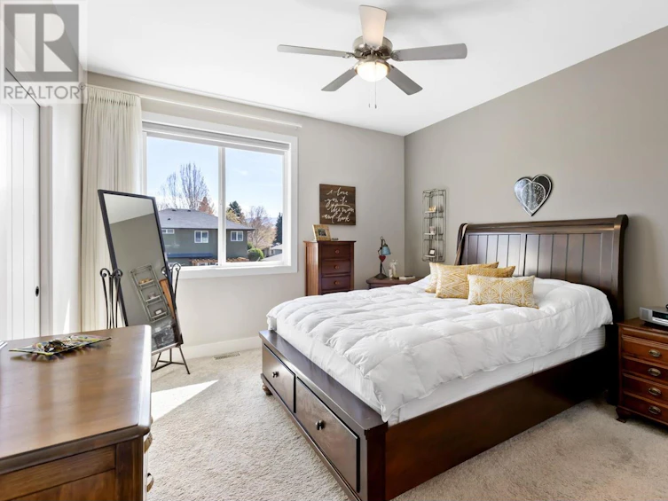 987 Laurier Avenue, Kelowna, BC, V1Y 6A9 - 34