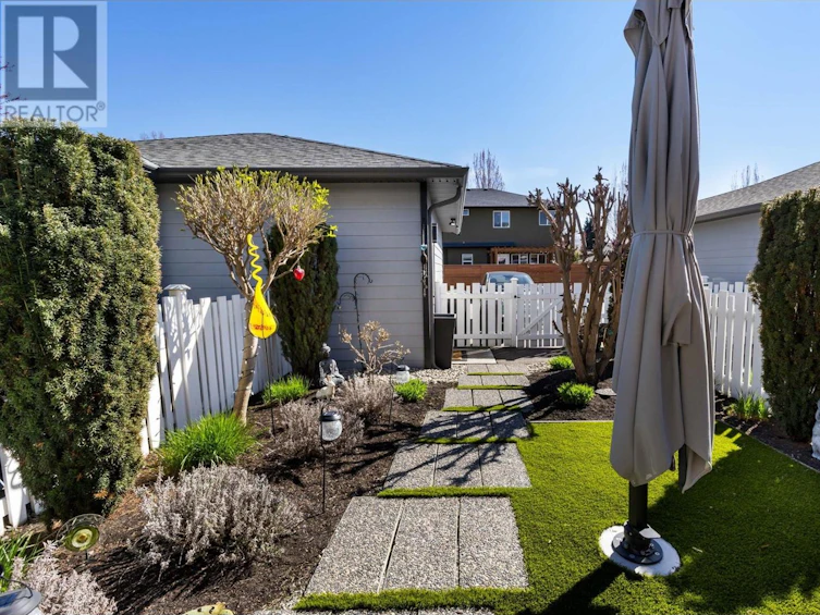 987 Laurier Avenue, Kelowna, BC, V1Y 6A9 - 46