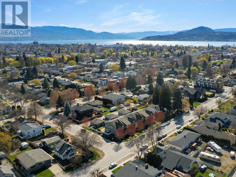 987 Laurier Avenue, Kelowna, BC, V1Y 6A9 - 57