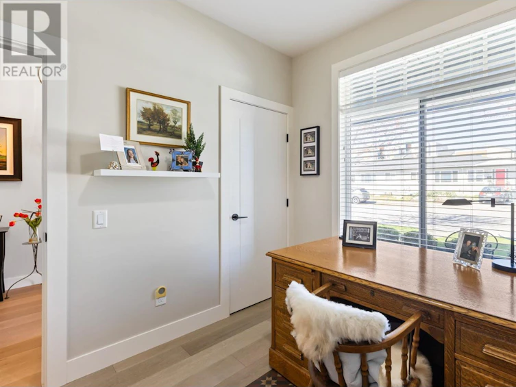987 Laurier Avenue, Kelowna, BC, V1Y 6A9 - 8