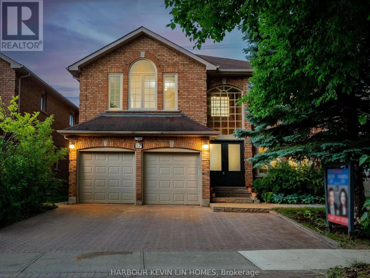 17 Lisa Crescent, Richmond Hill, ON, L4B 3J4