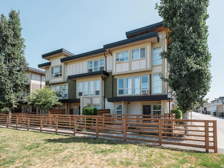 71-19477 72a, Surrey, BC, V4N 6M2 - 2