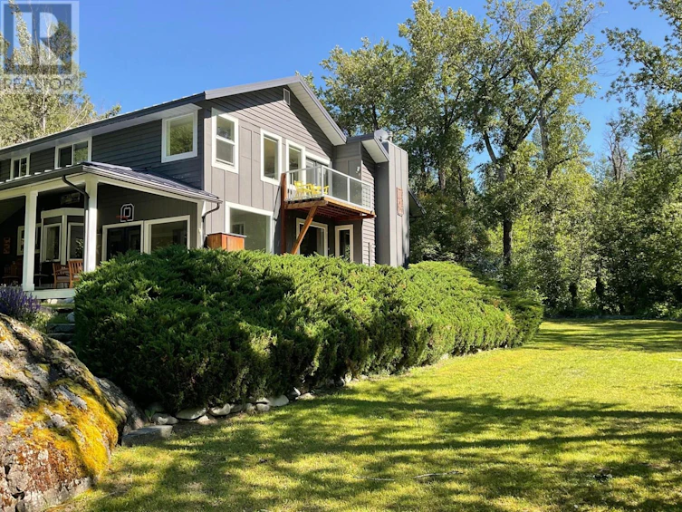 1920 3 Highway, Midway, BC, V0H 1M0 - 10