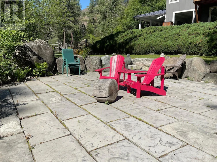 1920 3 Highway, Midway, BC, V0H 1M0 - 13