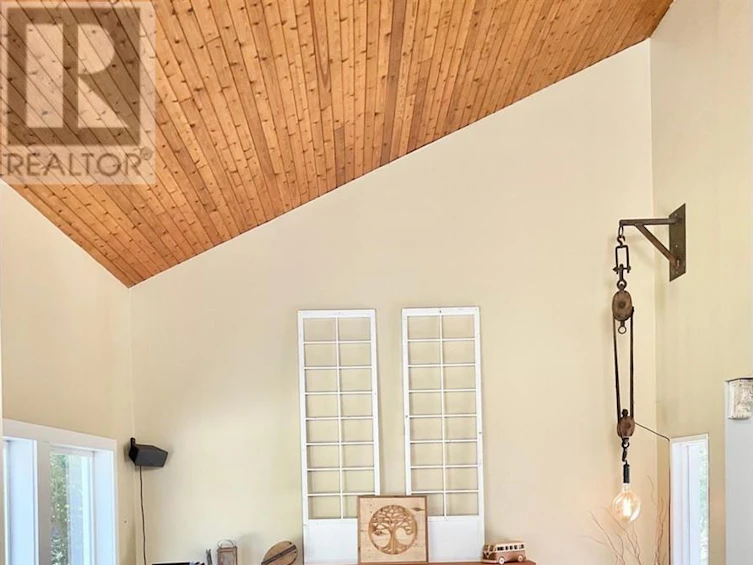 1920 3 Highway, Midway, BC, V0H 1M0 - 26
