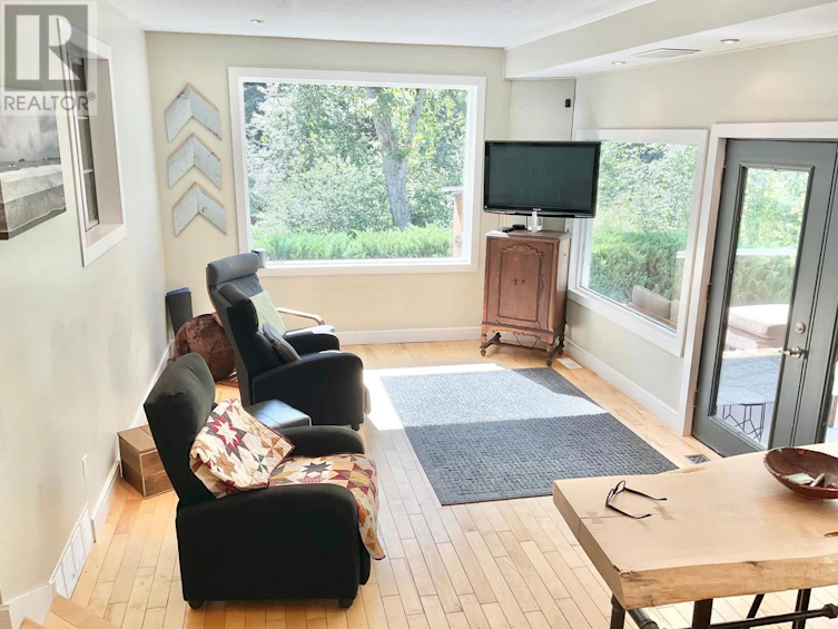 1920 3 Highway, Midway, BC, V0H 1M0 - 33