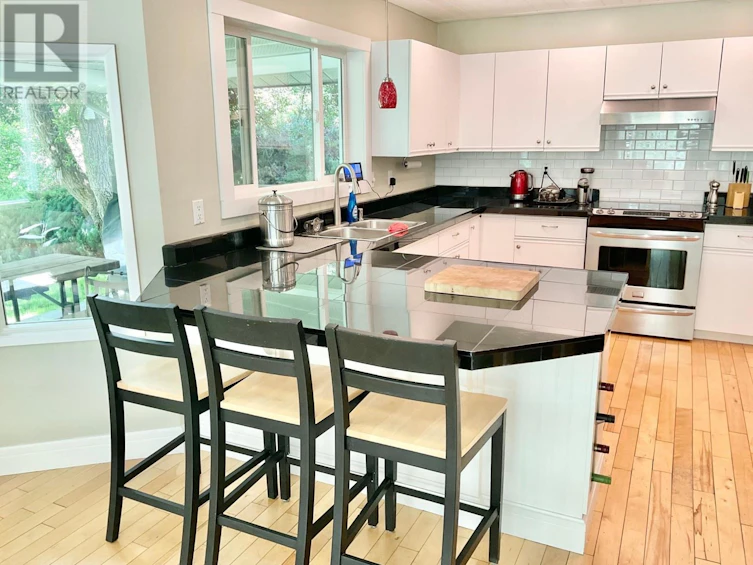 1920 3 Highway, Midway, BC, V0H 1M0 - 35
