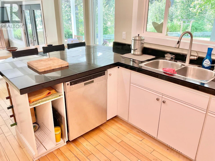 1920 3 Highway, Midway, BC, V0H 1M0 - 37