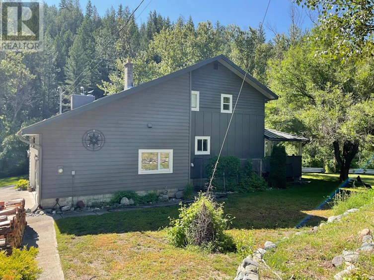 1920 3 Highway, Midway, BC, V0H 1M0 - 7