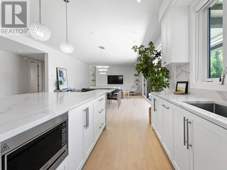 6188 Lochdale Street, Burnaby, BC, V5B 2M5 - 14